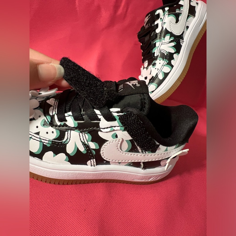 Nike Kids Floral Black and White Shoes - Picture 8 of 15